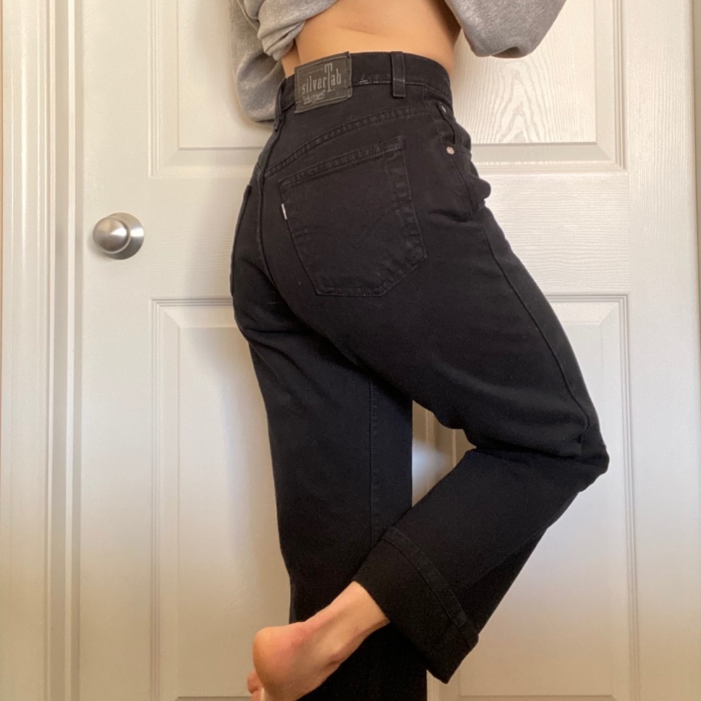 Vintage black silver tab Levis mom jean